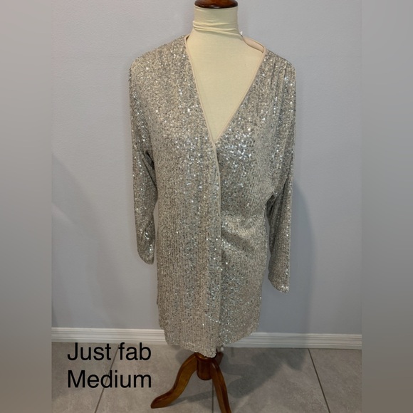 JustFab Dresses & Skirts - JustFab Gold V-Neck Dress